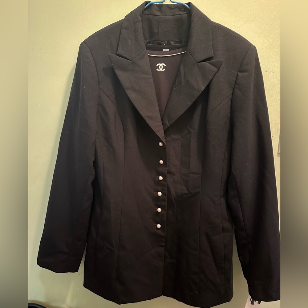 BEAUTIFUL CLASSIC CHANEL BLAZER